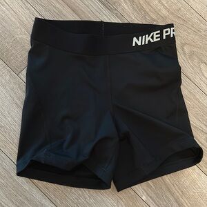 Like new: Black Nike Dri-fit shorts - xs